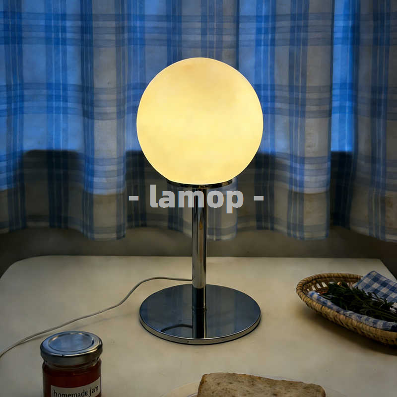 Desk Lamp - Melkwitte massieve globe chromen dunne paal